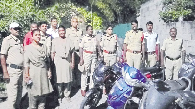 స్వర్ణ గేటు రోడ్డులో వజ్రపహార్‌