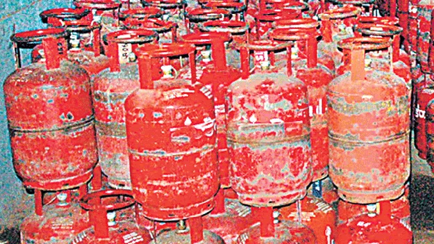 గ్యాస్‌ బండపై యుద్ధం ఎఫెక్ట్‌