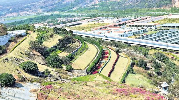 యాదగిరిగుట్టపైకి ఉత్తరం వైపు మెట్లేవి?