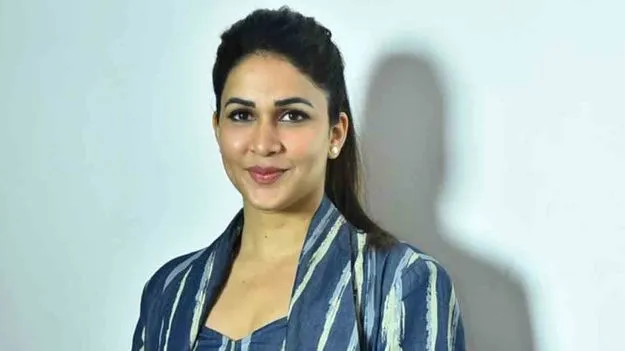 సోషల్ మీడియాలో వేధింపులు.. పోలీసులను ఆశ్రయించిన లావణ్య త్రిపాఠి