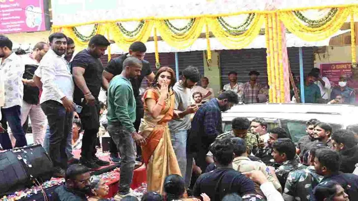 సిద్దిపేట విశాల షాపింగ్ మాల్ ప్రారంభం.. సందడి చేసిన నిధి అగర్వాల్