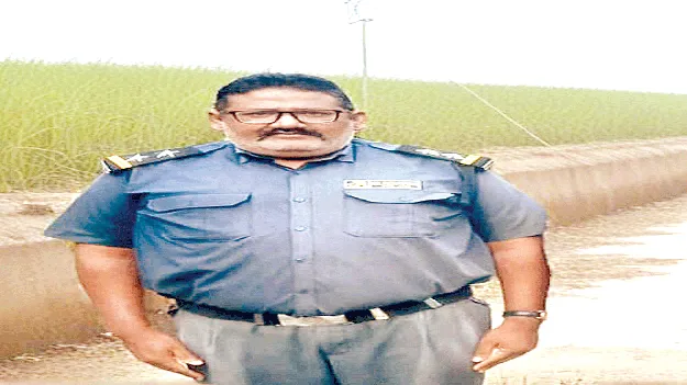  Heart Stopped! రైల్వే గేటు పడింది.. గుండె ఆగింది!