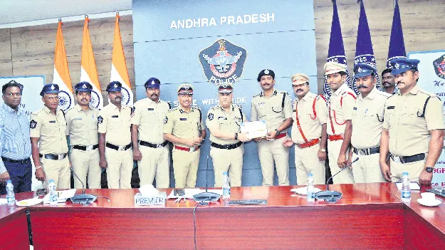 ప్రకాశం పోలీసుకు ఏబీసీడీ అవార్డు