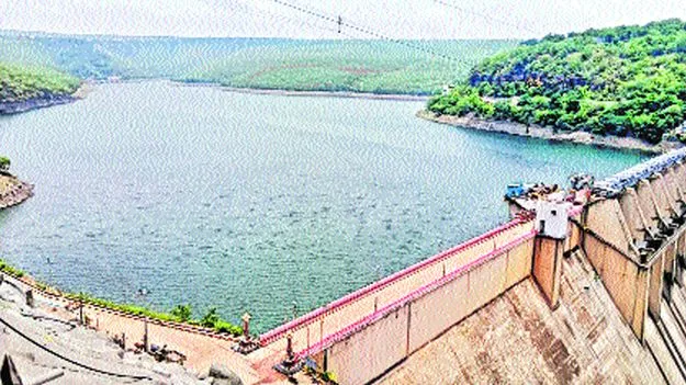 కృష్ణమ్మ పరవళ్లు