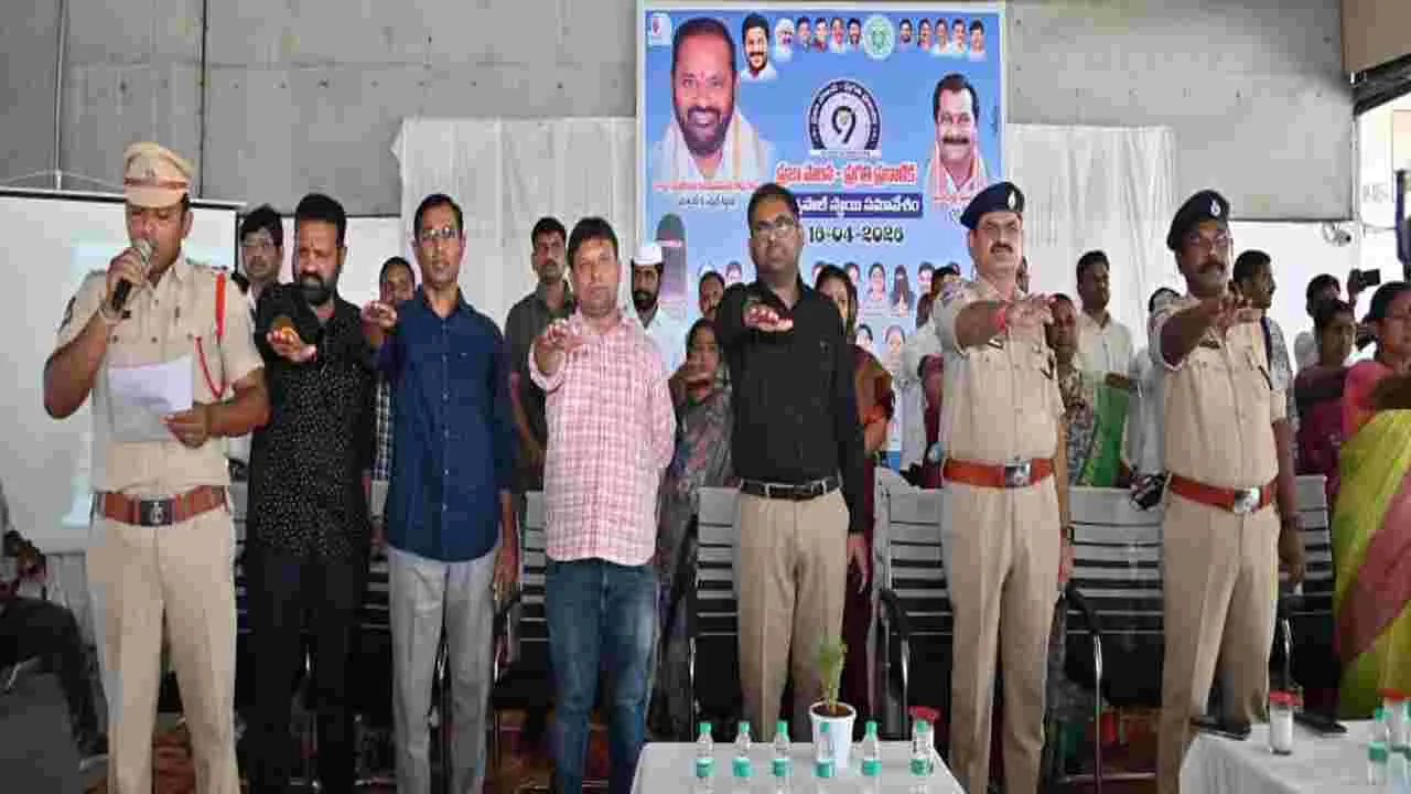 రోడ్డు ప్రమాదాల నియంత్రణకు కలిసి కట్టుగా పని చేయాలి