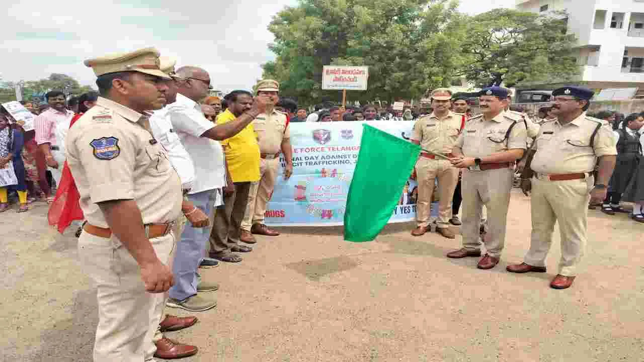 డ్రగ్స్‌రహిత సమాజ నిర్మాణంలో     భాగస్వాములు కావాలి