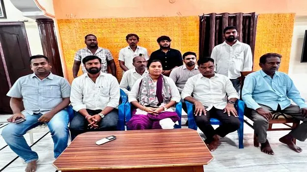 బీసీల హక్కుల సాధనకు ఏకంకావాలి