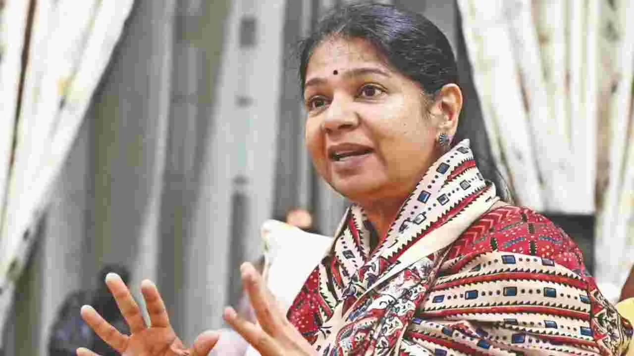 కాంగ్రెస్‌ పక్కన కూర్చోలేం..సీట్లు మార్చండి