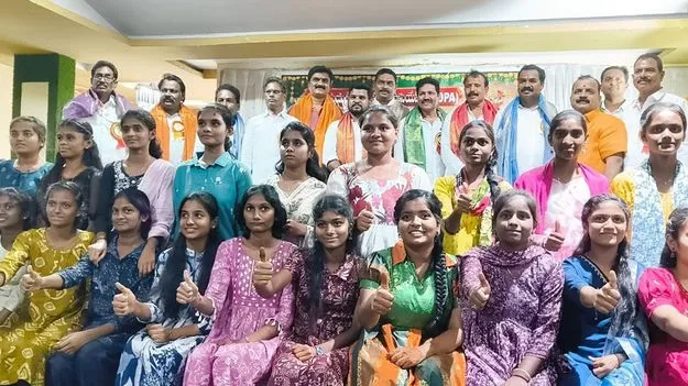 గోపా ఆధ్వర్యంలో అవార్డులు ప్రదానం