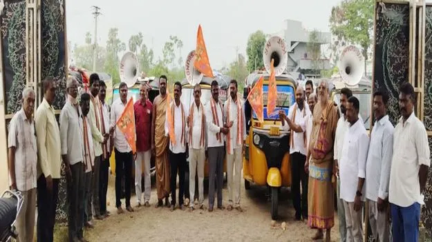 ఇల్లందకుంటలో ప్రచార రథం ప్రారంభం