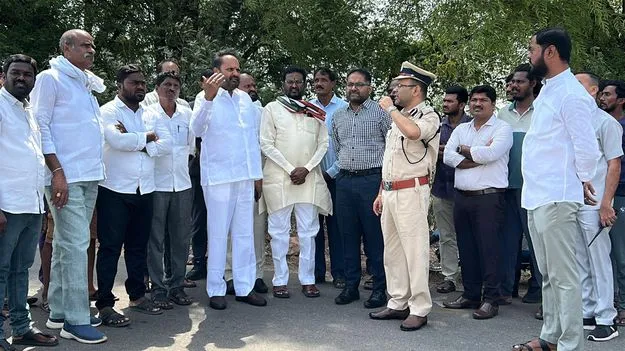 పోలీస్‌స్టేషన్‌ భవనాలకు స్థలాల పరిశీలన 