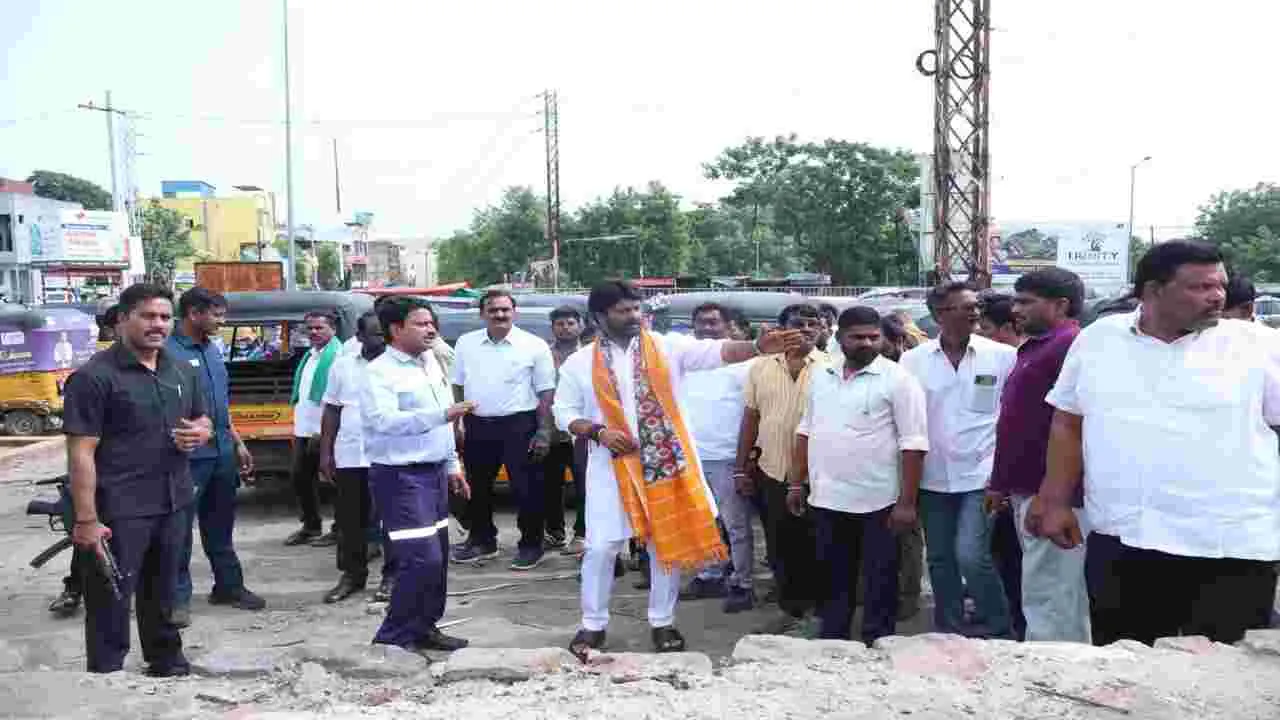ప్రయాణికులకు మెరుగైన వసతులు కల్పించాలి