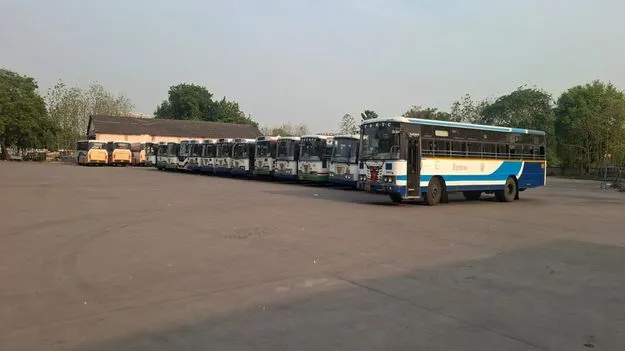 రెండవ రోజు రోడ్డెక్కని బస్సులు