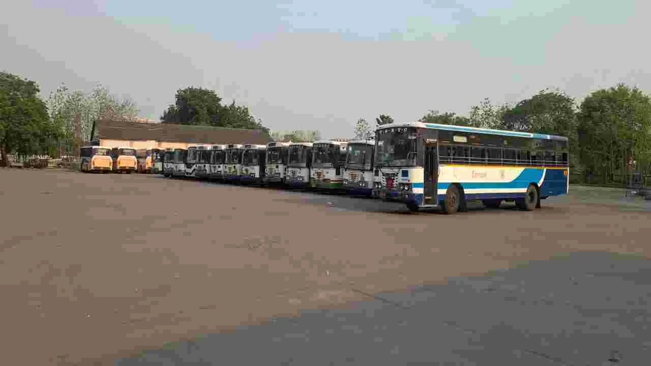 రెండవ రోజు రోడ్డెక్కని బస్సులు