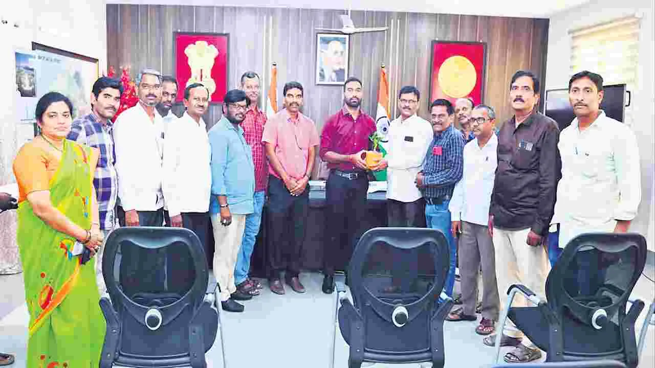 ‘పది’లో ఉత్తమ ఫలితాలు అభినందనీయం