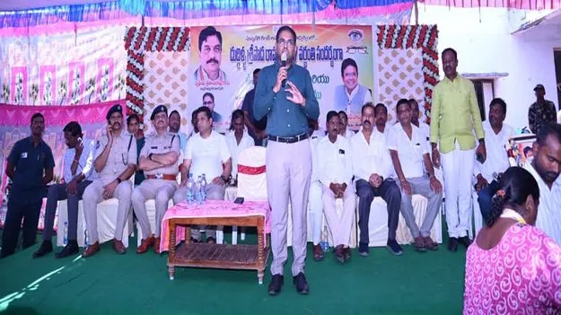 మహనీయుల జీవితాలను ఆదర్శంగా తీసుకోవాలి