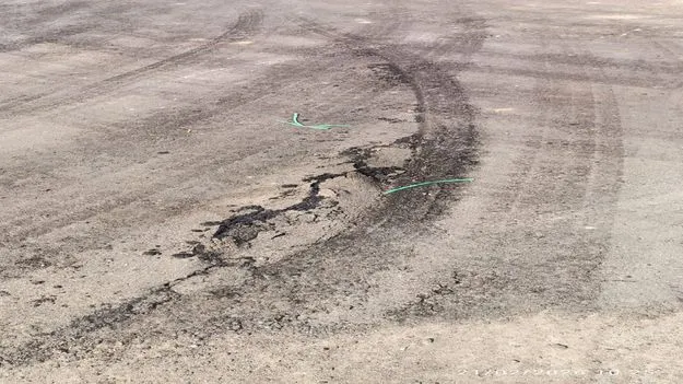 ‘తారు’ లేచిపోతోంది...