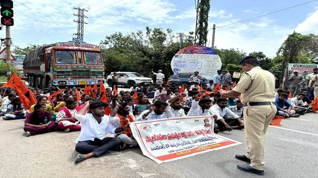 ఫీజు రీయింబర్స్‌మెంట్‌ ఎత్తివేసే కుట్ర