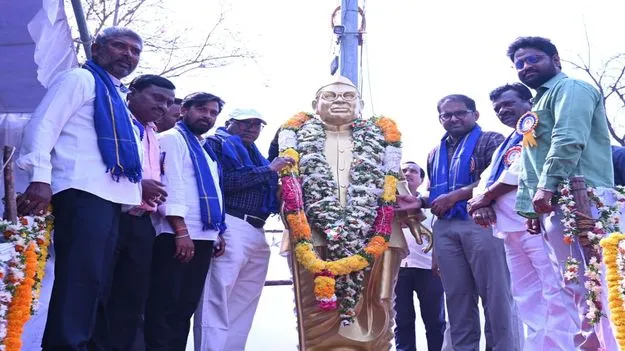 మహనీయుల ఆశయాలను ముందుకు తీసుకువెళ్లాలి