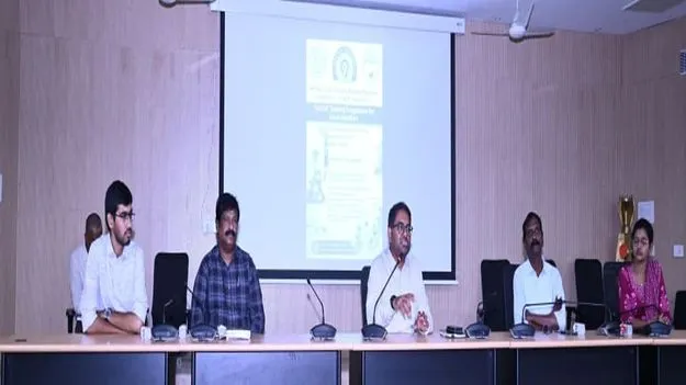 విద్యార్థులకు నాణ్యమైన ఆహారం అందించాలి