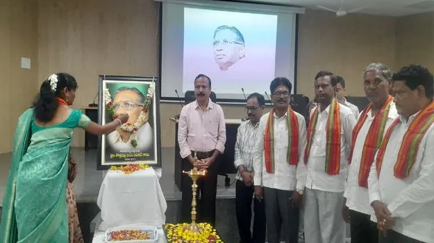 మహనీయుల ఆశయాలను ఆచరణలో పెట్టాలి 