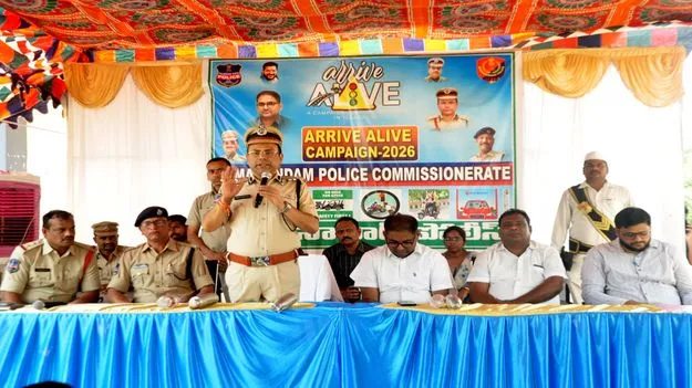 రహదారి నిబంధనలు పాటించాలి