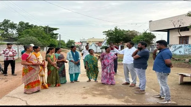 గొల్లపల్లిలో లక్క పురుగుల బెడద 