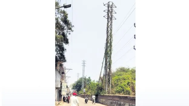 ప్రభుత్వ శాఖల మధ్య టవర్ల చిచ్చు