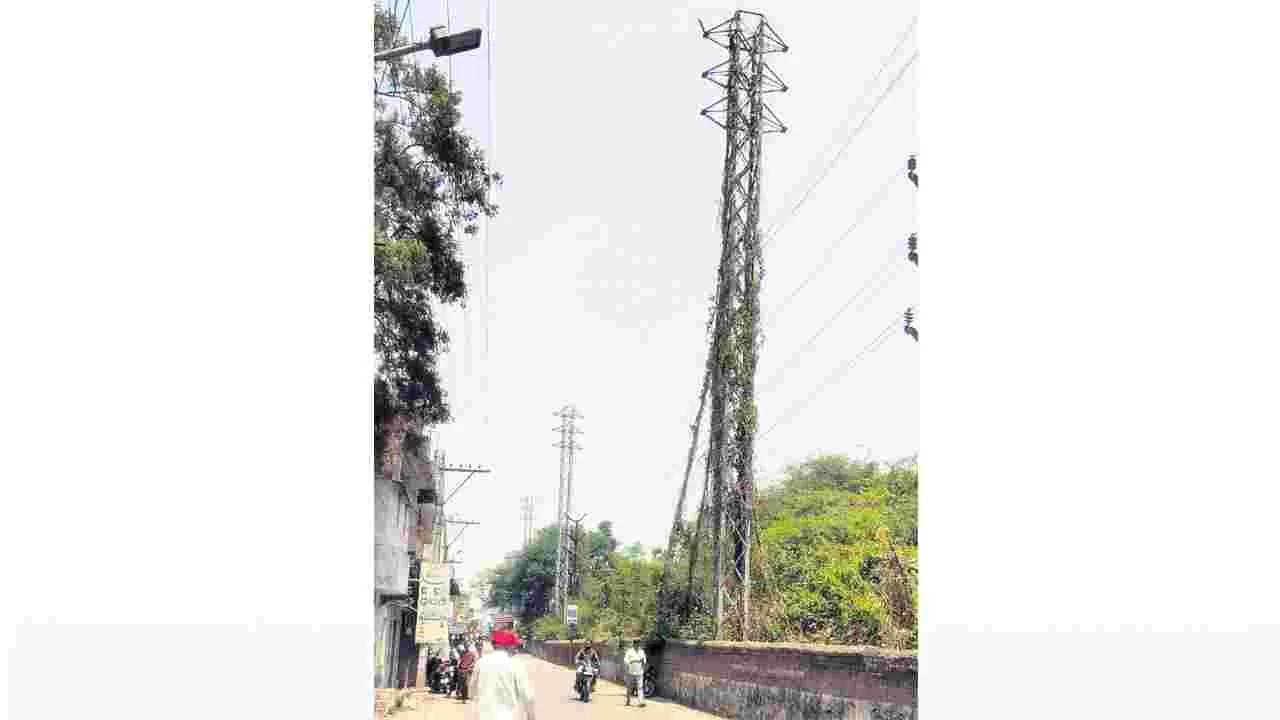 ప్రభుత్వ శాఖల మధ్య టవర్ల చిచ్చు