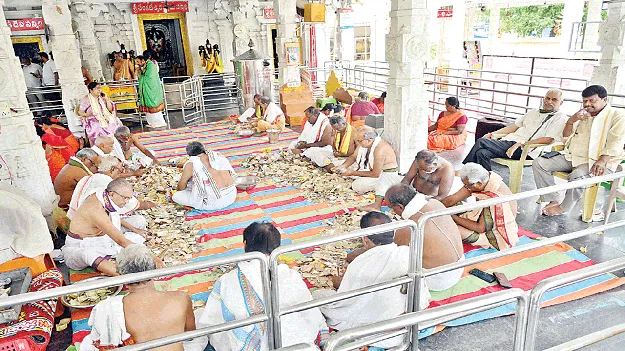 శ్రీవారి హుండీల ఆదాయం రూ.12 లక్షలు