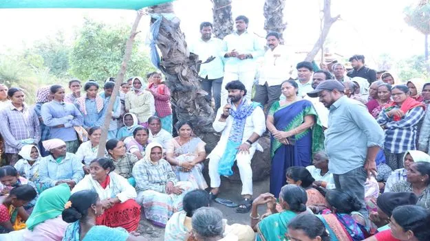ఉపాధిహామీ కూలీలతో ఎమ్మెల్యే ముఖాముఖి