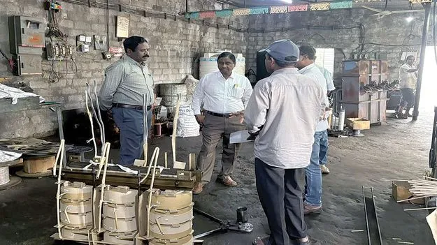 ట్రాన్స్‌ఫార్మర్లు సిద్ధంగా ఉంచుకోవాలి