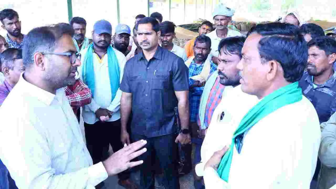 అన్‌లోడింగ్‌ వేగవంతంగా పూర్తి చేయాలి
