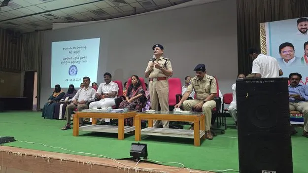 నేరాల నియంత్రణకు ప్రతీ పౌరుడు ముందుకు రావాలి