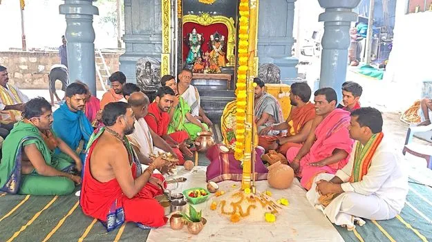 కిక్కిరిసిన మల్లన్న ఆలయం