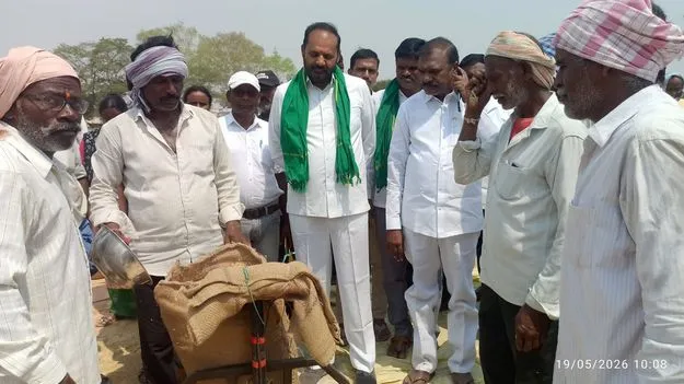 ధాన్యం కటింగ్‌పై ప్రభుత్వ విప్‌ ఆగ్రహం