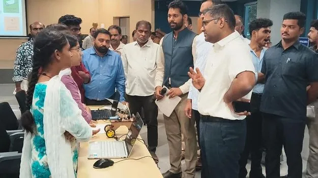 ఏఐ, రోబోటిక్స్‌పై విద్యార్థుల ప్రదర్శన