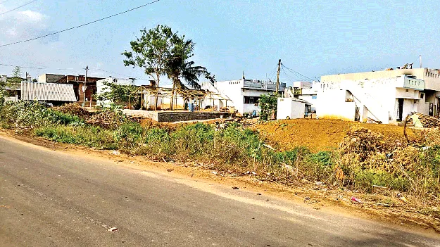 గ్రామ‘కంఠం’ నొక్కేస్తున్నారు!