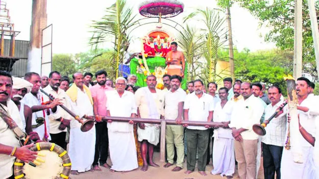 GOD: హంస వాహనంపై నారసింహుడు  
