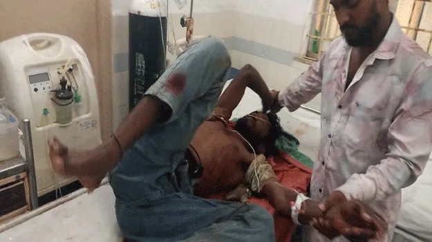 రోడ్డు ప్రమాదంలో ముగ్గురికి తీవ్ర గాయాలు  