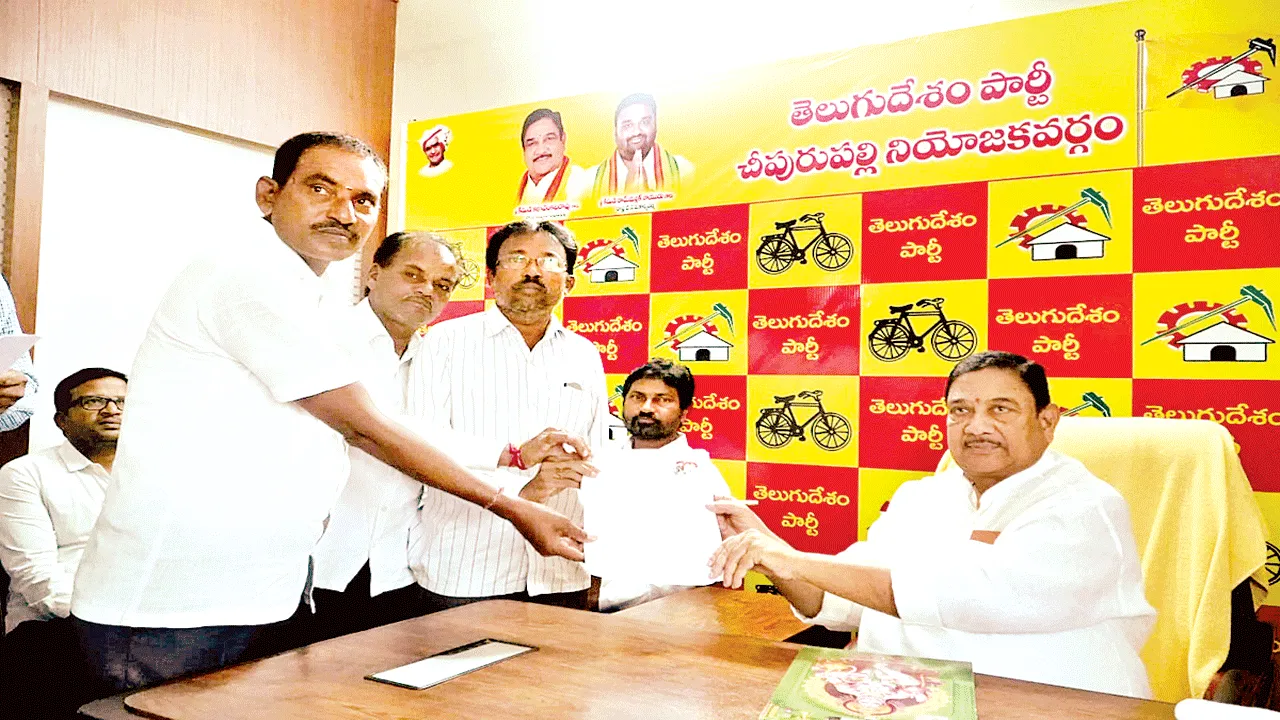 పింఛన్ల మంజూరులో సాంకేతిక సమస్యలు తొలగించాలి