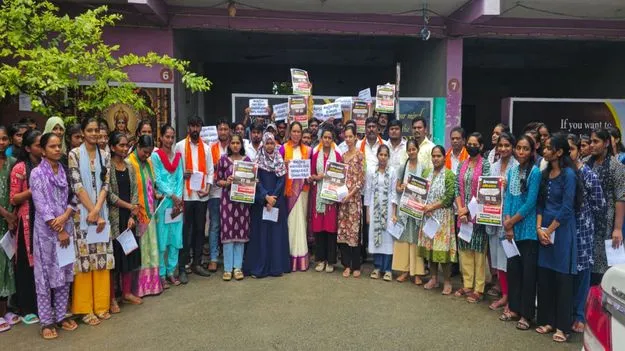 ఫీజు రీయింబర్స్‌మెంట్‌బకాయిలు విడుదల చేయాలి