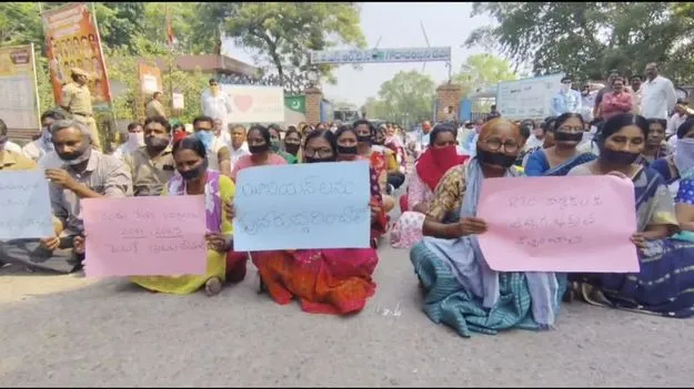 కొనసాగుతున్న ఆర్టీసీ ఉద్యోగుల సమ్మె