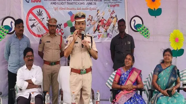 యువత మత్తు పదార్థాలకు దూరంగా ఉండాలి
