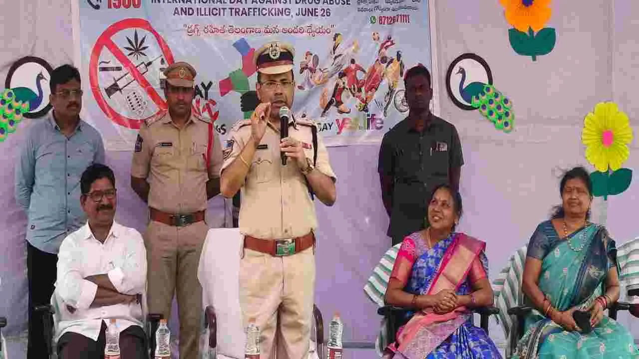 యువత మత్తు పదార్థాలకు దూరంగా ఉండాలి