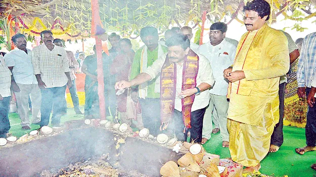 వేల్పూరులో అభయాంజనేయుడి విగ్రహ ప్రతిష్ఠ 
