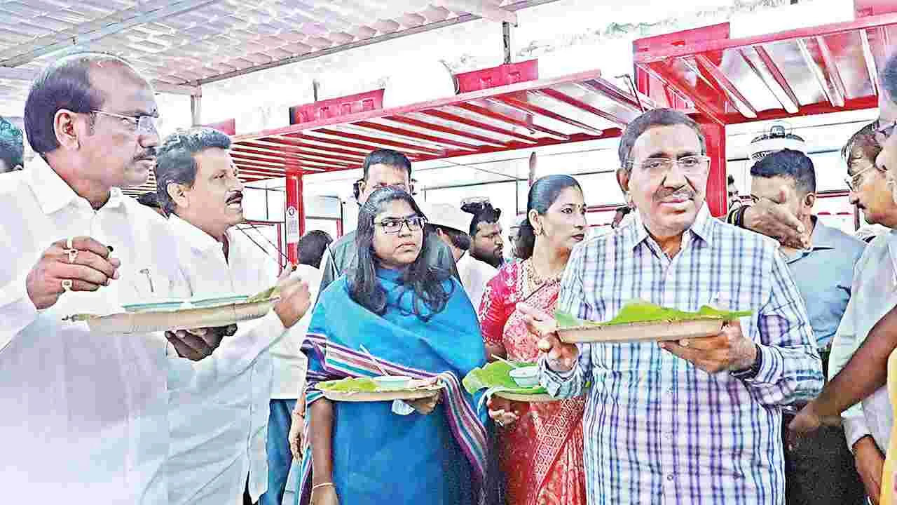 మహిళలు స్వశక్తితో ఎదిగేందుకు సహకారం
