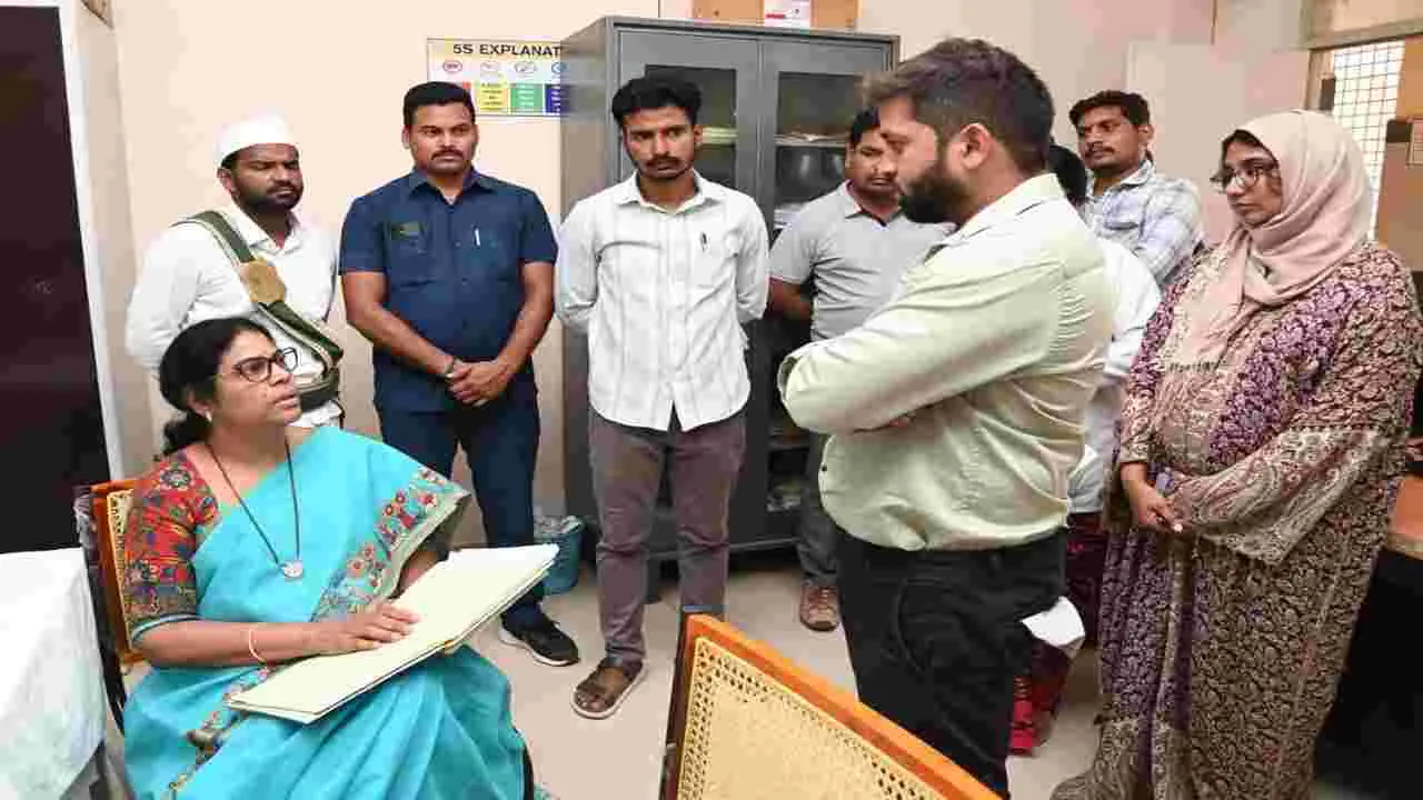 kumaram bheem asifabad- పారిశుధ్యంపై ప్రత్యేక దృష్టి సారించాలి