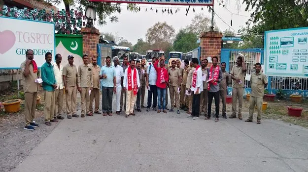 ఎలక్ర్టిక్‌ బస్సులను ఆర్‌టీసీ నడిపించాలి 