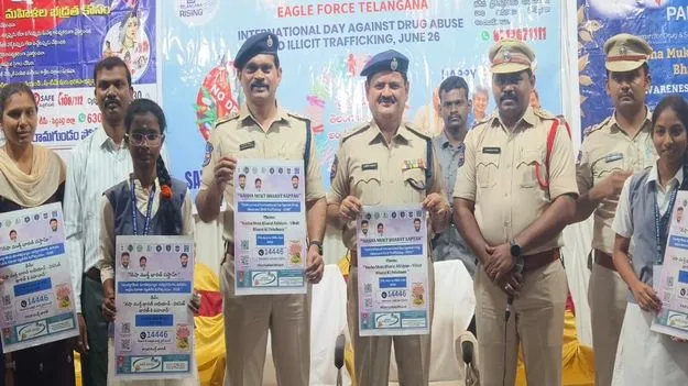 డ్రగ్స్‌, సోషల్‌మీడియాకు విద్యార్థులు దూరంగా ఉండాలి 
